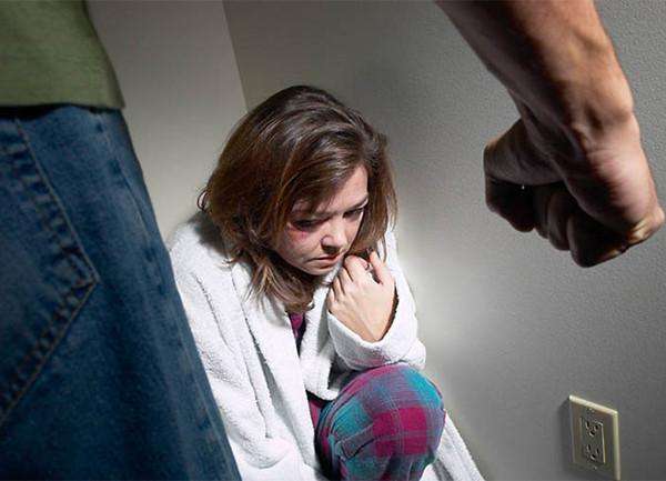 夫妻相处之女人可以打男人,男人绝不能对女人动手。