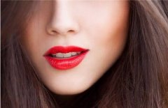 女性健康：女人涂抹口红时需注意的四大事项