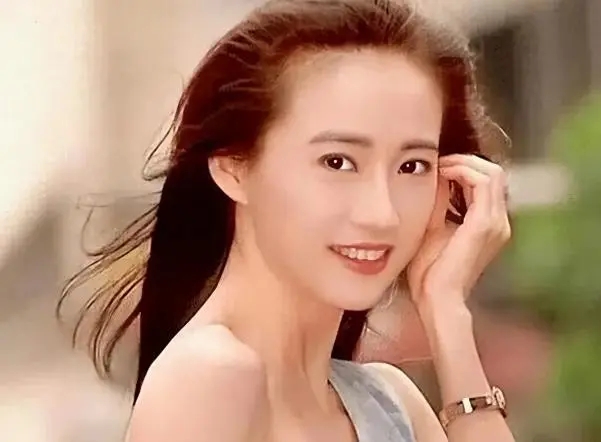 四大女明星“人间蒸发”，两个再也见不到，第四个只剩下回忆